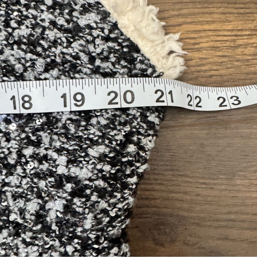 Women's Black‎ and White Sherpa Vest - Picture 8 of 14